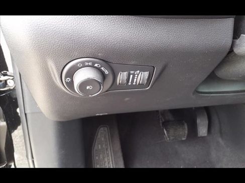 Used 2024 Jeep Compass Latitude AWD/4WD image 12
