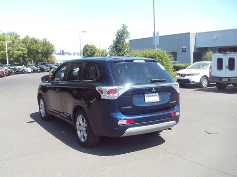 Used 2015 Mitsubishi Outlander SE AWD/4WD image 3