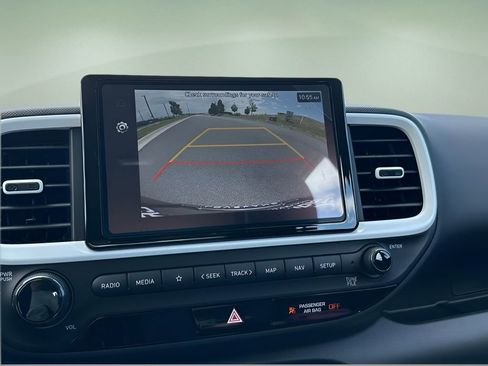 Used 2024 Hyundai Venue Limited image 18