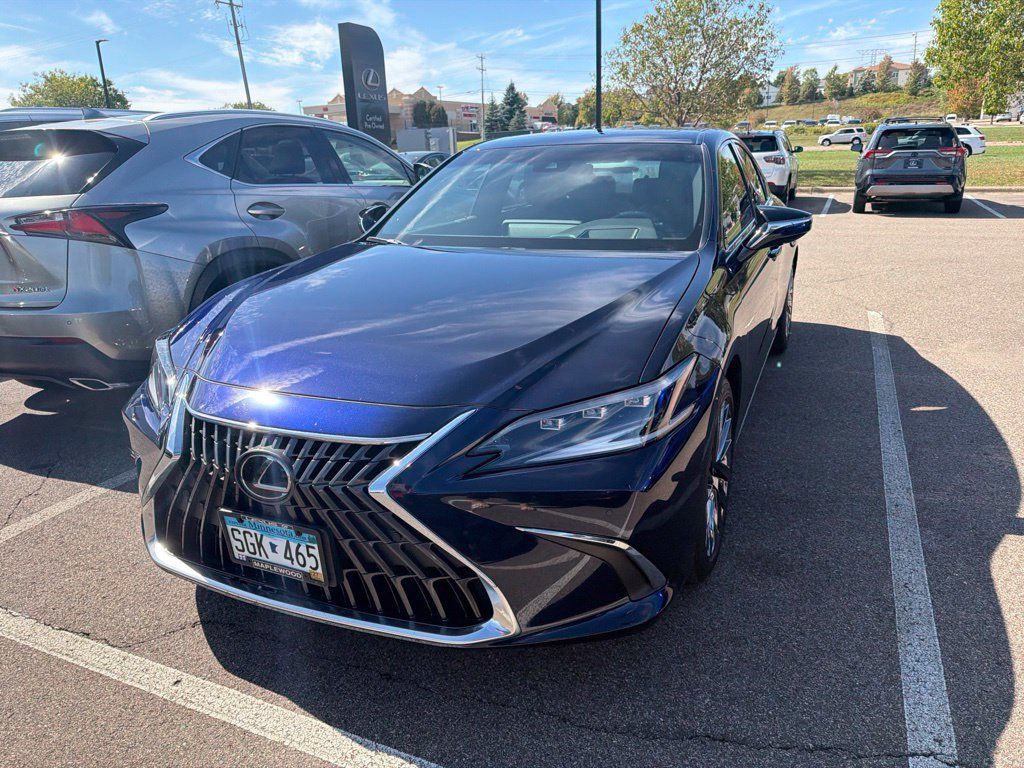 Used 2025 Lexus ES 300h Ultra Luxury FWD image 13