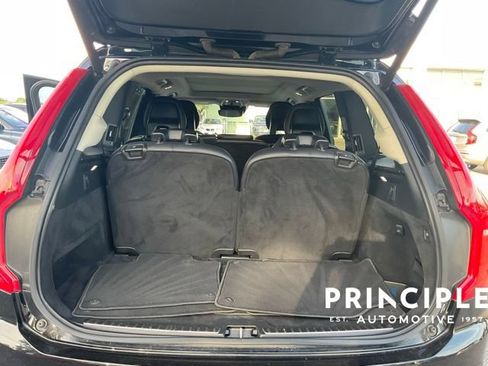 Used 2022 Volvo XC90 T5 Momentum FWD image 11