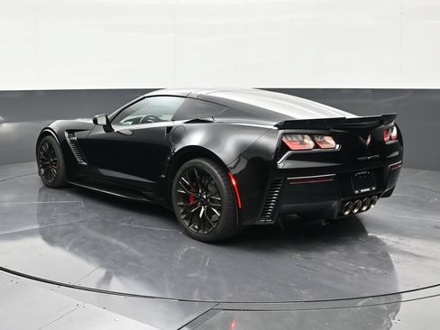 Used 2019 Chevrolet Corvette Z06 RWD image 3