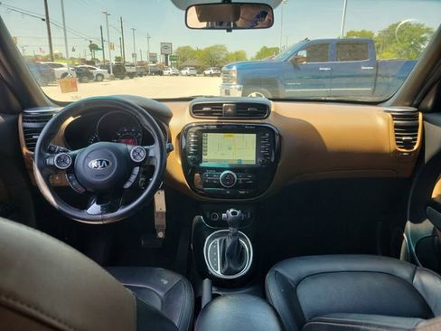 Used 2016 Kia Soul + w/ Audio Package FWD image 10