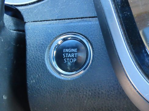 Used 2018 Toyota Camry XLE image 24