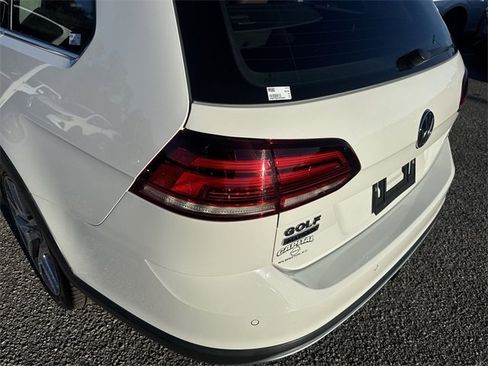 Used 2018 Volkswagen Golf Alltrack SEL image 34