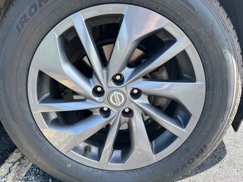 Used 2016 Nissan Rogue SL w/ SL Premium Package FWD image 18
