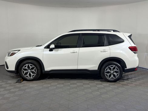 Used 2019 Subaru Forester Premium AWD/4WD image 2