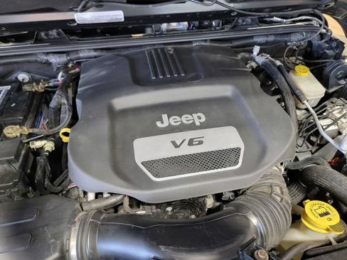 Used 2017 Jeep Wrangler Unlimited Rubicon AWD/4WD image 31