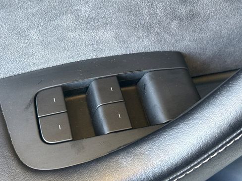 Used 2021 Tesla Model Y Long Range image 13