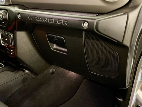 Used 2022 Jeep Wrangler Sport AWD/4WD image 34