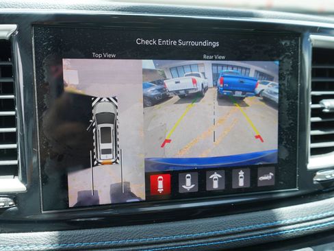 Used 2021 Chrysler Pacifica Touring-L FWD image 29