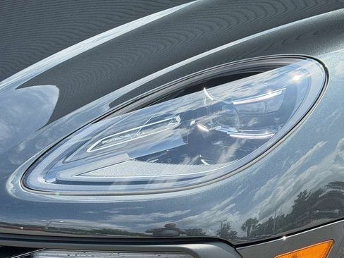 Certified 2024 Porsche Macan AWD/4WD image 25