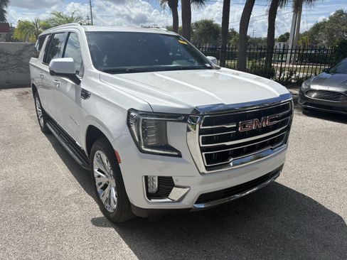 Used 2021 GMC Yukon XL SLT w/ SLT Luxury Plus Package AWD/4WD image 1