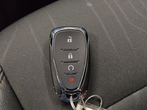 Used 2020 Chevrolet Trax LT w/ LT Convenience Package FWD image 32
