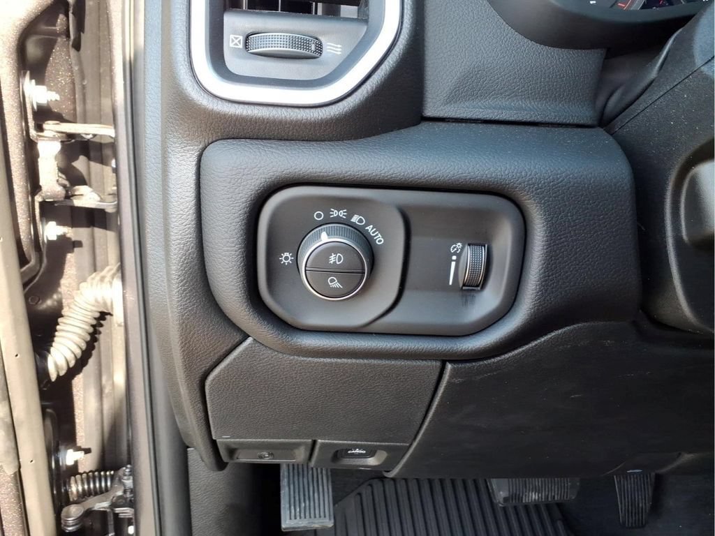 New 2027 RAM 3500 Big Horn AWD/4WD image 16