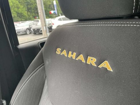 Used 2015 Jeep Wrangler Unlimited Sahara w/ Connectivity Group AWD/4WD image 26