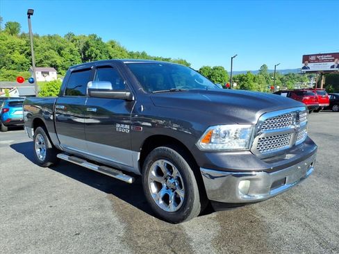 Used 2018 RAM 1500 Laramie AWD/4WD image 9
