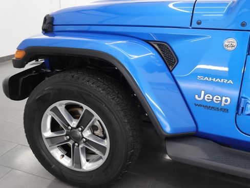 Used 2022 Jeep Wrangler Unlimited Sahara w/ LED Lighting Group AWD/4WD image 31