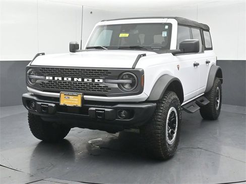 Certified 2023 Ford Bronco Badlands w/ Sasquatch Package image 3