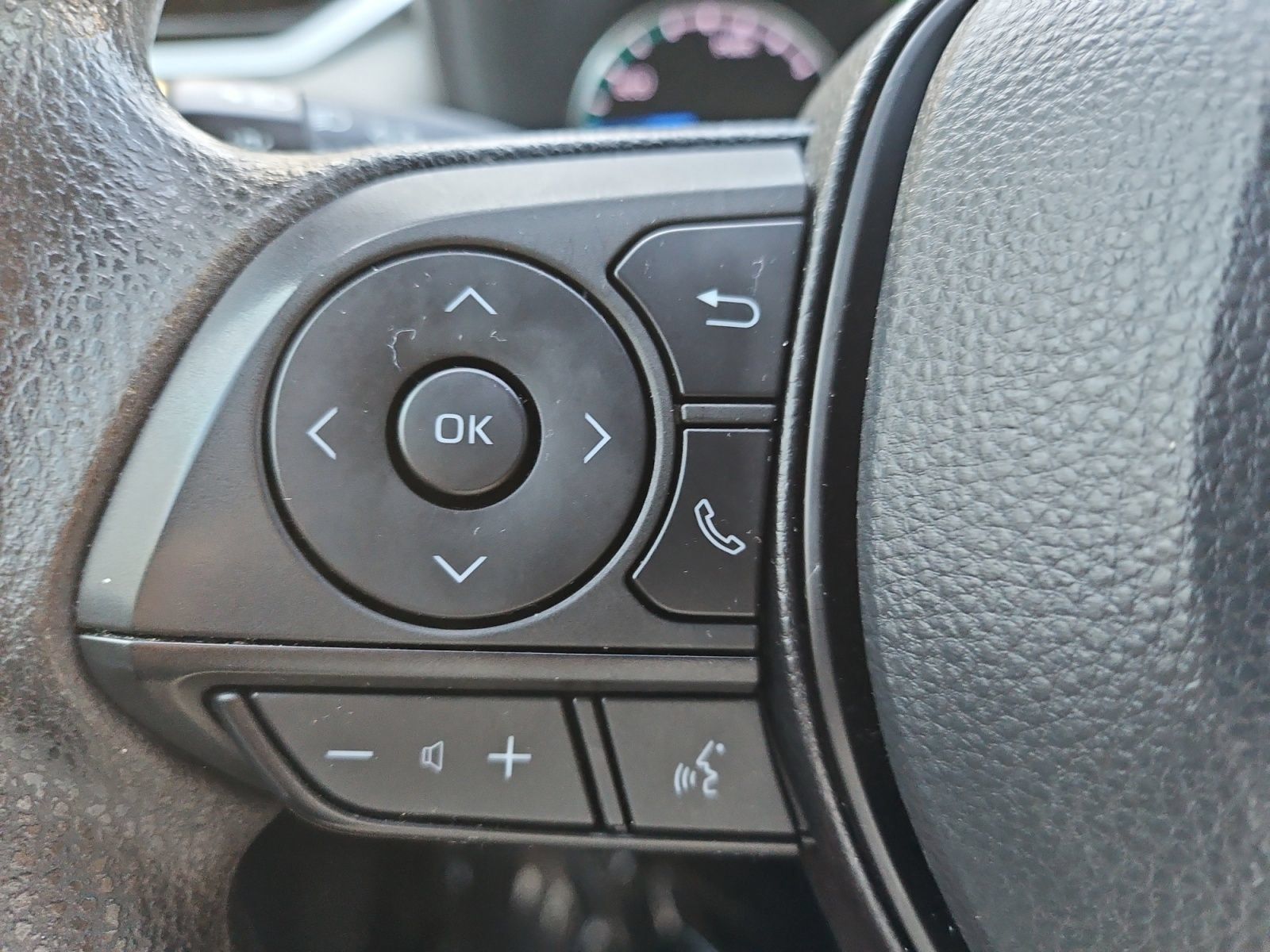 Used 2022 Toyota RAV4 XLE AWD/4WD image 30