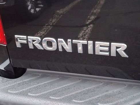 Used 2018 Nissan Frontier SV image 25