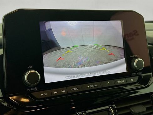 Used 2025 Nissan Pathfinder SV FWD image 15