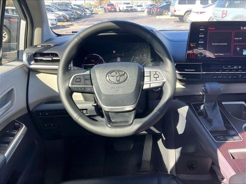 Used 2021 Toyota Sienna LE image 8