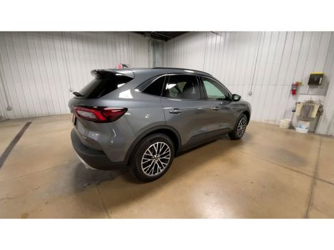 Used 2024 Ford Escape SE image 8