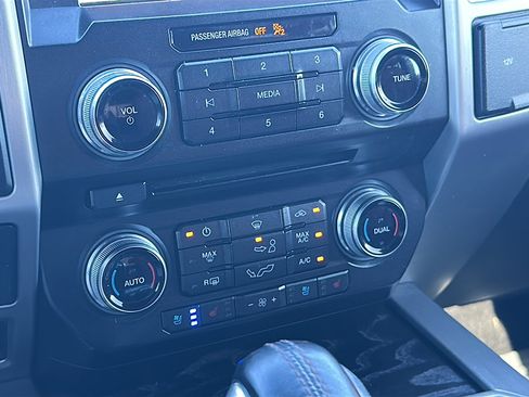 Used 2018 Ford F150 Platinum w/ Equipment Group 701A Luxury image 34