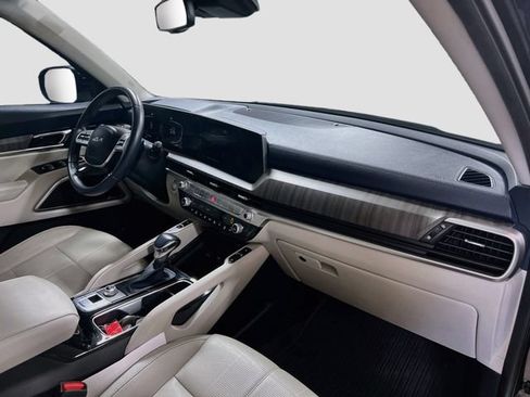 Certified 2023 Kia Telluride EX w/ EX Captain's Chair Package FWD image 32