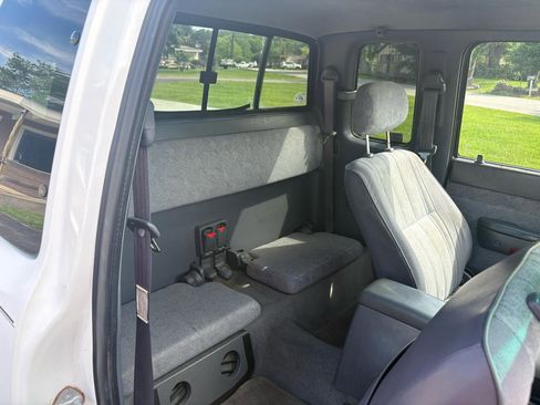 Used 2000 Toyota Tacoma PreRunner RWD image 15
