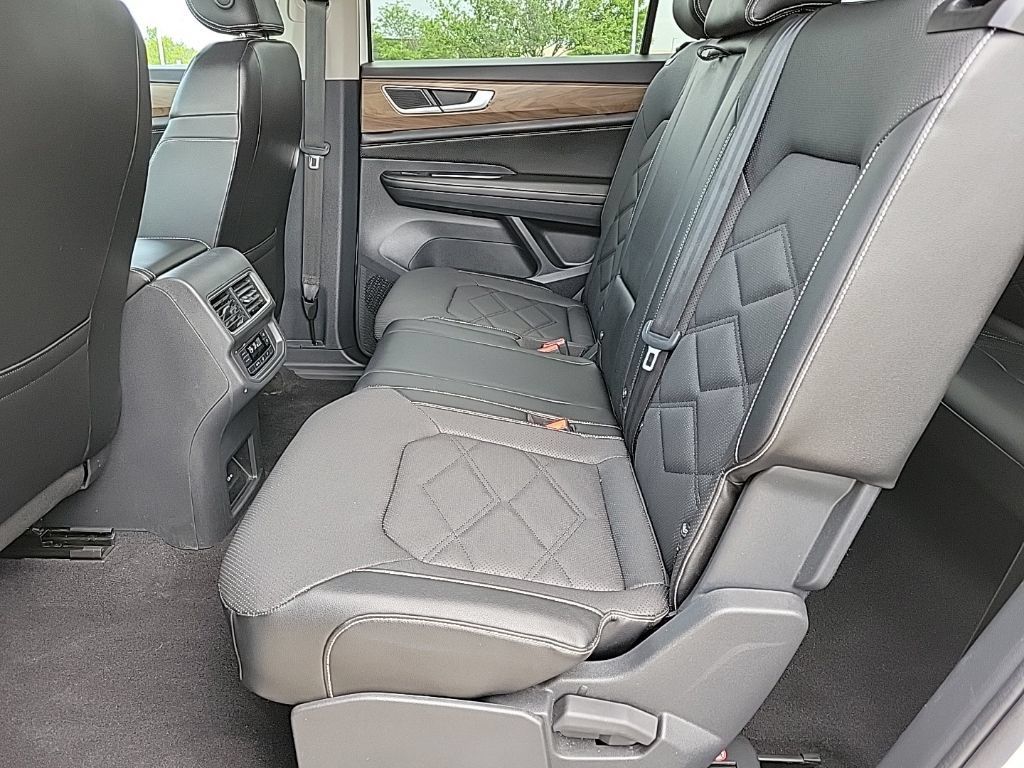 Used 2024 Volkswagen Atlas SE FWD image 13
