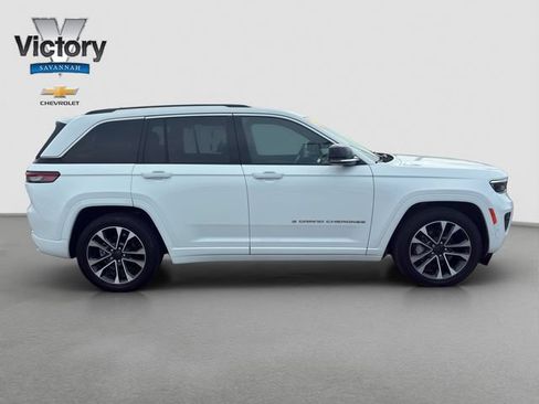 Used 2022 Jeep Grand Cherokee Overland w/ Luxury Tech Group IV AWD/4WD image 8
