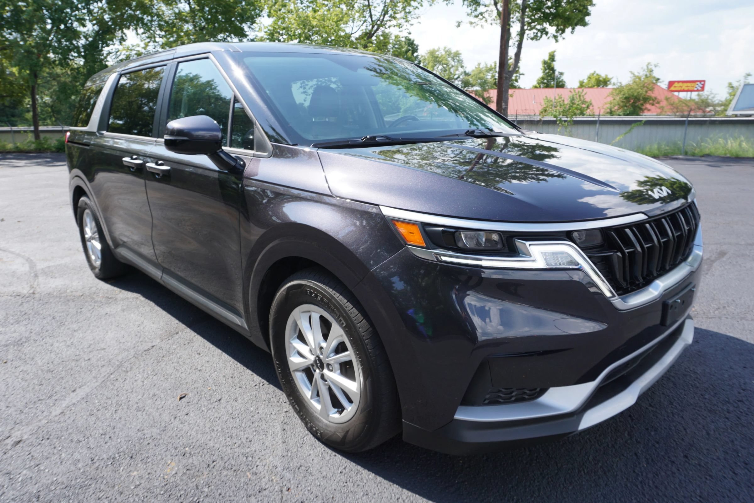 Used 2022 Kia Carnival LX FWD image 5