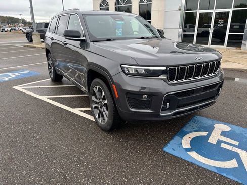 Used 2021 Jeep Grand Cherokee L Overland w/ Luxury Tech Group IV AWD/4WD image 3