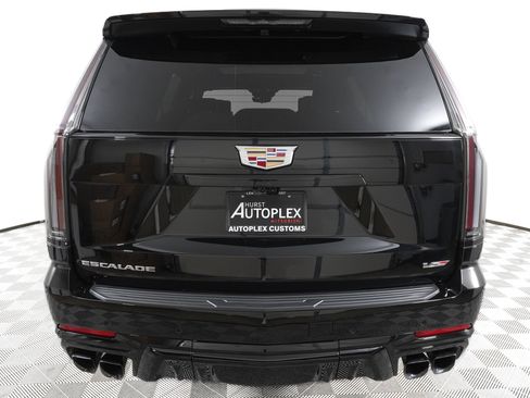 Used 2026 Cadillac Escalade V AWD/4WD image 6
