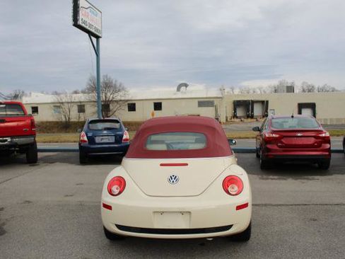 Used 2009 Volkswagen Beetle S image 8