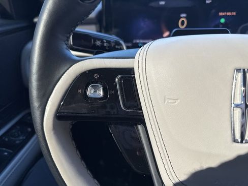 Used 2025 Lincoln Aviator AWD image 27