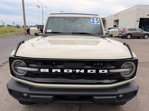 Used 2025 Ford Bronco Outer Banks AWD/4WD image 8