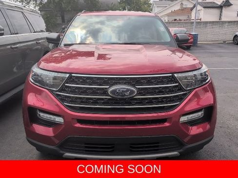Used 2023 Ford Explorer XLT w/ Equipment Group 202A AWD/4WD image 2