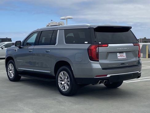 Used 2025 GMC Yukon XL Denali AWD/4WD image 4