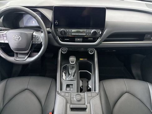 Used 2026 Toyota Grand Highlander FWD image 14