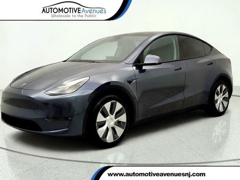 Used 2023 Tesla Model Y Long Range AWD/4WD image 1