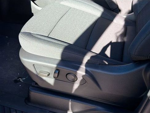 New 2026 Chevrolet Suburban LS image 18