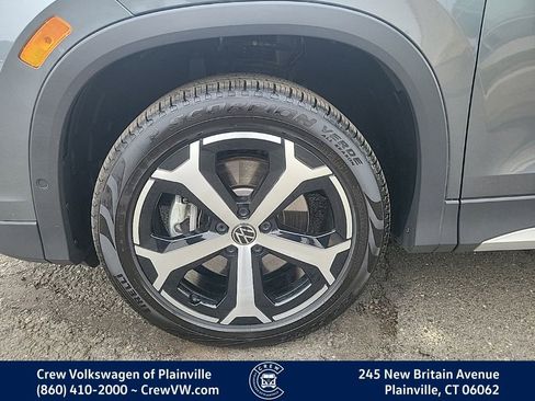 Certified 2025 Volkswagen Tiguan SE image 17