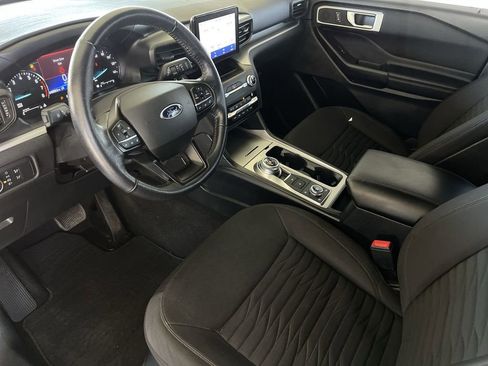 Used 2020 Ford Explorer XLT image 10