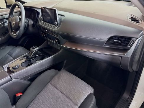 Used 2023 Nissan Rogue SV image 29