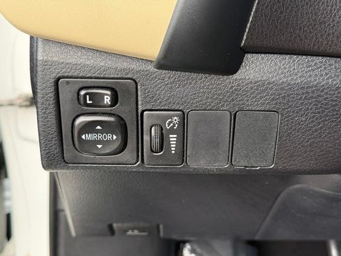 Used 2017 Toyota Corolla LE w/ Carpet Mat Package (TMS) FWD image 24