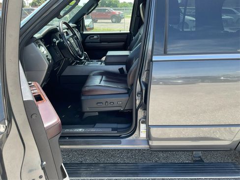 Used 2017 Ford Expedition Platinum RWD image 9