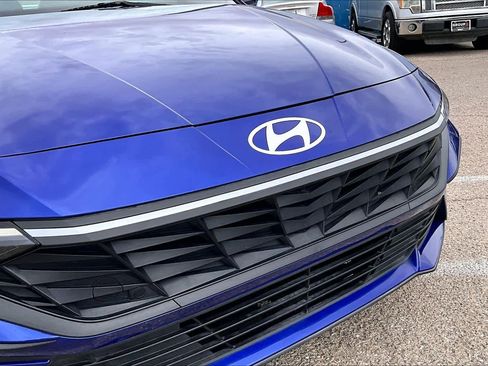 Used 2024 Hyundai Elantra SE image 28